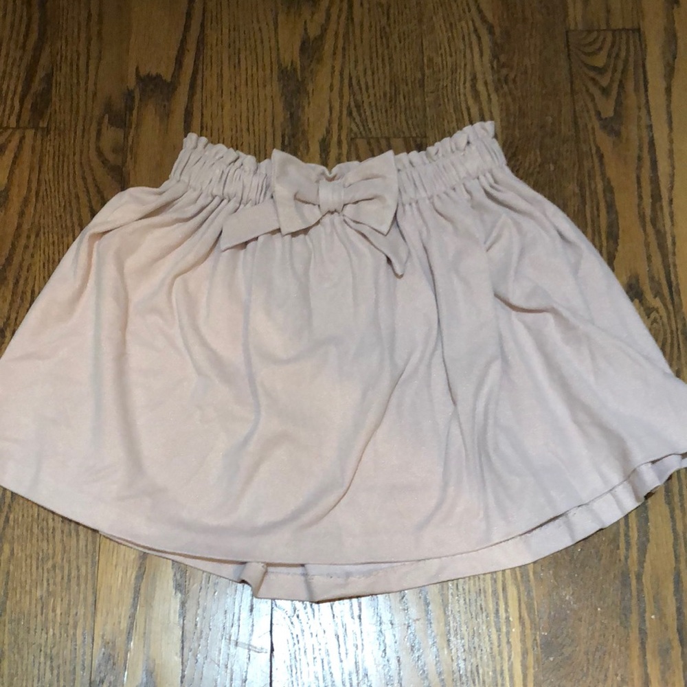 Cute child’s skirt. Elastic band with bow.